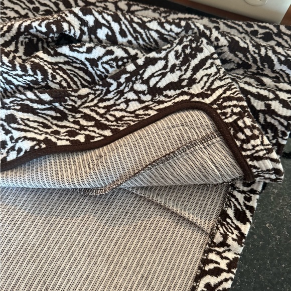 Charter Club Brown and White Zebra Patterned Blazer. Size XL - Picture 8 of 9
